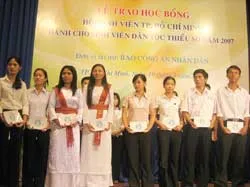 Trao 34 suất học bổng tặng sinh viên dân tộc thiểu số tại TPHCM