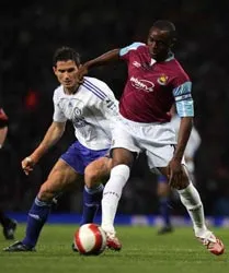 Đôi chân còi cọc ảnh 3