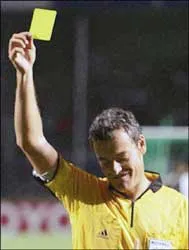 9 trọng tài Italia bị treo còi