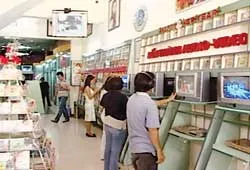 Mở cửa hàng tự chọn và nhiều dịch vụ khách hàng