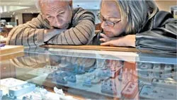 Hơn 80% cô dâu Mỹ: Mơ có nhẫn hột xoàn