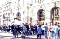 Lên “sàn” Wall Street