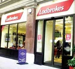 Xâm nhập thế giới cá cược Ladbrokes