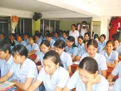 Vị giám đốc chưa đọc thông, viết thạo