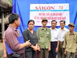 Đến với đồng bào chiến khu Việt Bắc