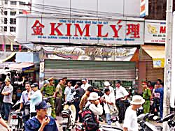 Dùng súng cướp tiệm vàng làm náo loạn động chợ An Đông