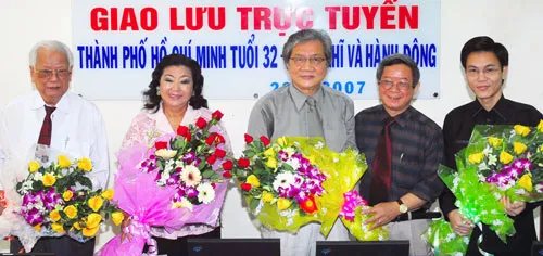 Tự tình lịch sử và hiện tại
