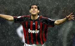 "Quỷ đỏ" ngã gục dưới "ngọn giáo La Mã"