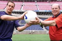 Reina với nỗi ám ảnh 33 năm ảnh 1