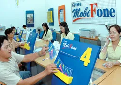 Cạnh tranh giữa các mạng điện thoại di động: Ngổn ngang … giá cước!