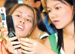 Cạnh tranh giữa các mạng điện thoại di động: Ngổn ngang … giá cước! ảnh 2