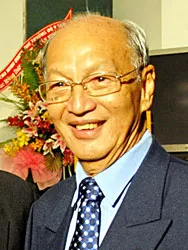 Trao tặng dược sĩ Trần Văn Nhiều danh hiệu Anh hùng lao động