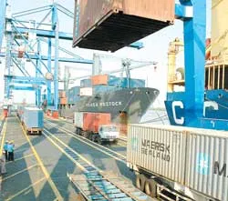 Bài 1: Cảng nước sâu trên luồng cạn ảnh 2