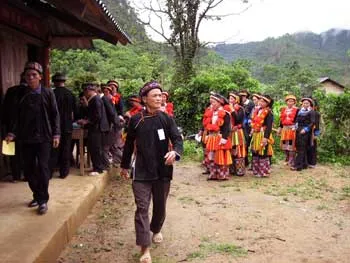 Đồng bào dân tộc ở Bắc Kạn đi bầu cử