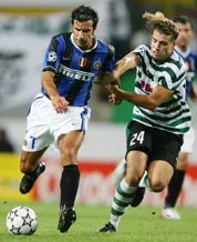 Figo:" Nếu không ở lại Inter, tôi sẽ giải nghệ" ảnh 1