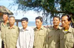 6 cụ già cứu hộ ở biển tử thần