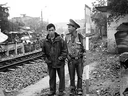 Chuyện lạ ở Phủ Lý (Hà Nam): 2 người hâm gác tàu