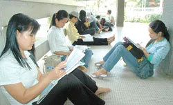 Sống chung với... học hè