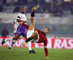 Totti "Tôi đã nghi 30 bàn với mặt cá chân như vậy" ảnh 1