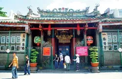 Mái ngói hội quán