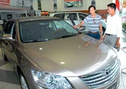 Sôi động thị trường “xế hộp”