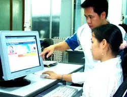 Đặt vé máy bay qua mạng và sự trợ giúp của ngân hàng