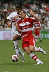 Klose ghi bàn ngay trận đầu tiên ở Bayern ảnh 1