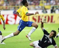 Robinho nhấn chìm Chile