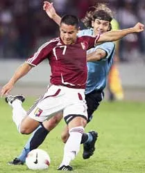 Venezuela dắt tay Uruguay vào tứ kết