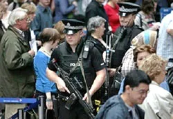 Anh: Thắt chặt kiểm soát lao động nhập cư