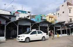 Chợ Nancy: Xây chợ tạm, bán ở... lề đường!