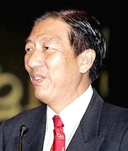 Nghị sĩ cổ động chống sốt xuất huyết