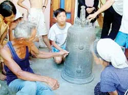 Phát hiện một chuông đồng cổ