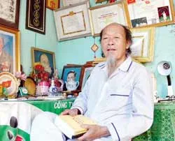 Ông già tìm hài cốt liệt sĩ dưới chân Thành cổ