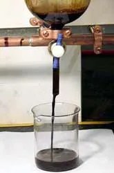 Thiết bị giúp tái chế nhựa thải thành... dầu và khí gaz