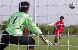 Từ trận hòa tai hại của đội tuyển Nhật Bản: Khó lường!