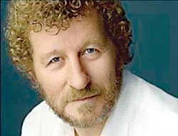 Nhà văn Faulks viết tiếp truyện về James Bond