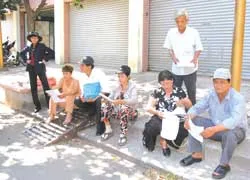 Thế chấp sổ đỏ của dân để vay tiền