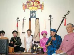 Aliénor Anisensel đi tìm ca trù phương Nam