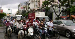 Sáng nay, tại giao lộ NTMK – CMT8 : Vẫn còn ùn tắc