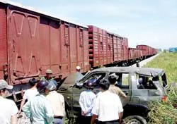 Thừa Thiên - Huế: Tàu hỏa tông xe quân sự làm 2 chiến sĩ bị thương nặng