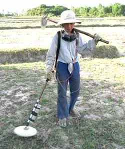 Cả làng đi “sờ gáy thần chết”