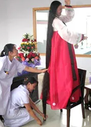 Chèo “chậu giặt” qua eo biển ảnh 2