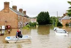 Anh: Lũ lụt tiếp tục hoành hành