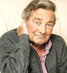 Sống 60 năm với chiếc cổ bị gãy