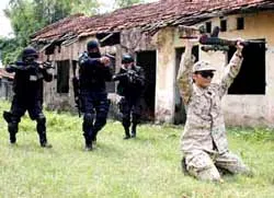 Bài 1: Cảm giác mạnh với... Airsoft!