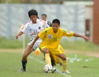 Nóng bỏng ở hai đầu bảng ảnh 1