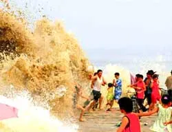 Trung Quốc: Dự báo bão đổ bộ