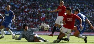 HLV Mourinho: “Họ chẳng hay hơn chúng tôi…”