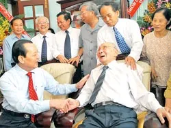 Mừng đồng chí Võ Chí Công 95 tuổi